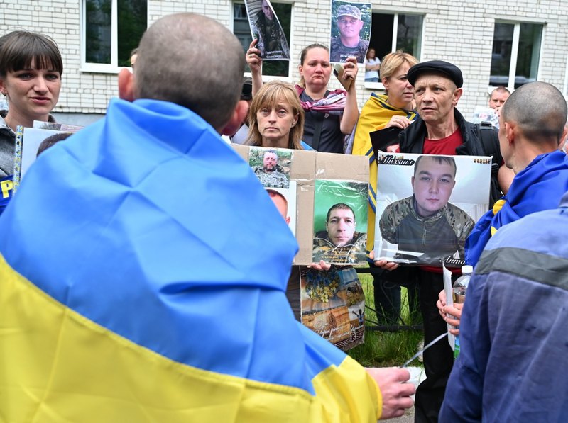 Фотографії зниклих військових