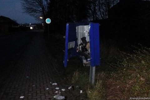 В Германии автомат по продаже презервативов "убил" грабителя
