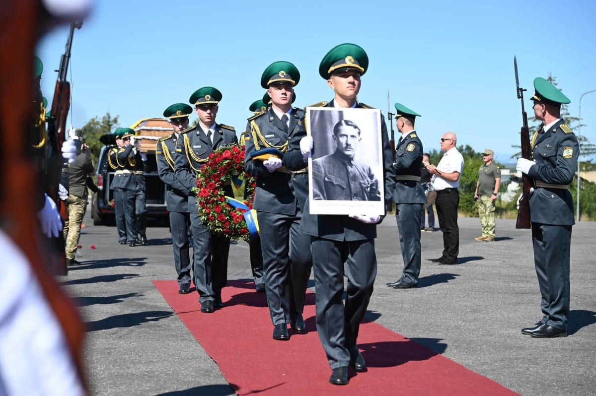повернення останків полковника Євгена Коновальця