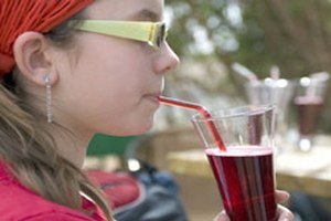 Британців зобов'яжуть платити податок на масну їжу та газовану воду