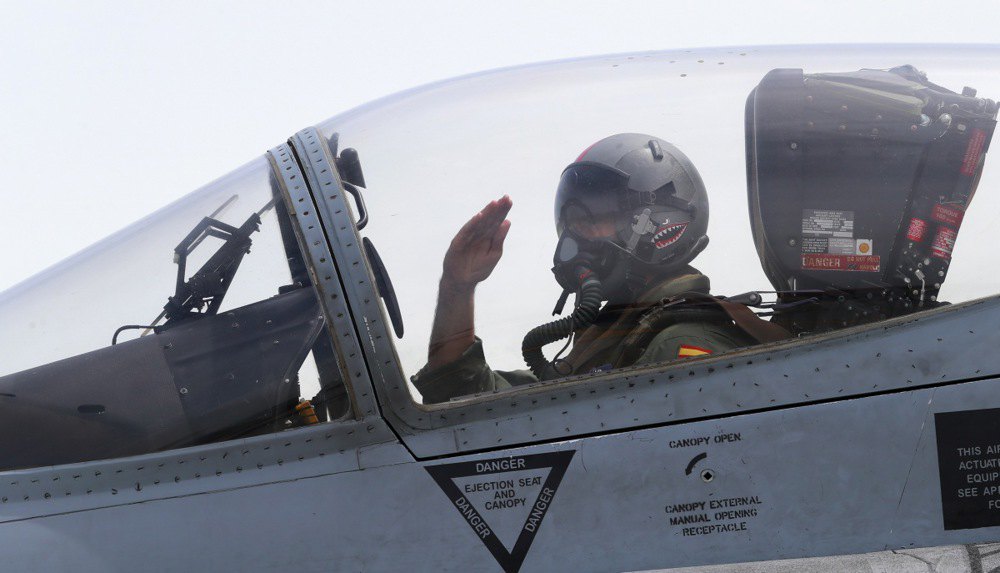 Пілот винищувача F16 ВПС Румунії під час навчань НАТО.