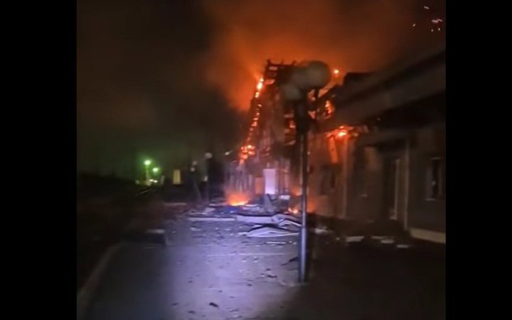 Росіяни атакували залізничний вокзал на Дніпропетровщині