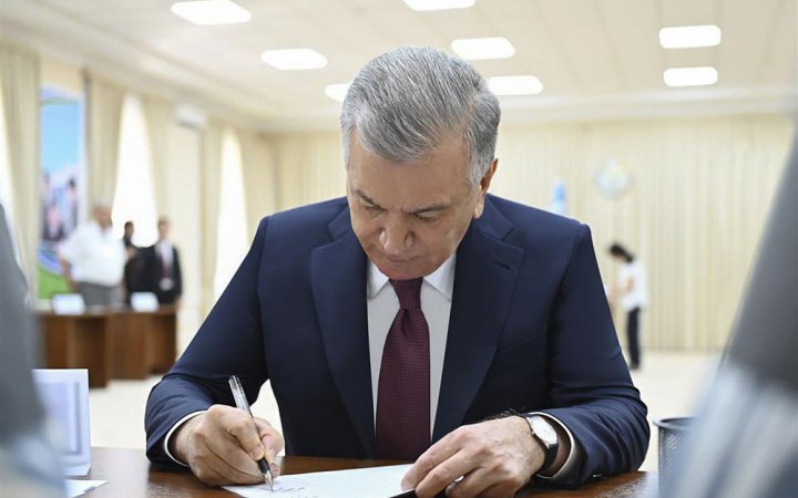 Президент Узбекистану Мірзійоєв прогнозовано переобрався на третій термін