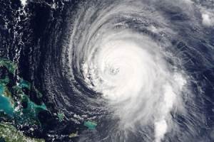 Ураган "Фабио" набирает силу у побережья Мексики