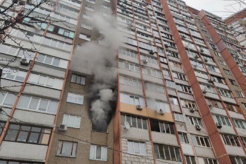 В Херсоне сгорела квартира на 7-м этаже: спасатели задействовали автолестницы (ВИДЕО)