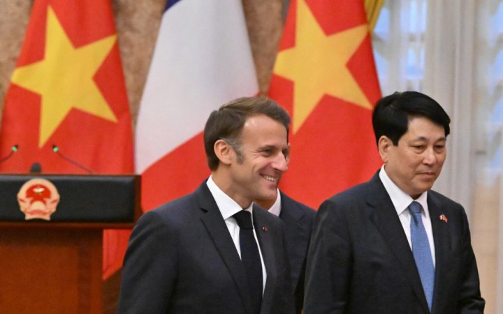 Франція та В'єтнам підписали угоди на понад $10 млрд доларів під час візиту Макрона до Ханоя