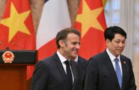 Франція та В'єтнам підписали угоди на понад $10 млрд доларів під час візиту Макрона до Ханоя