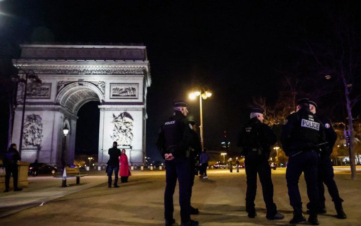 У Парижі помер чоловік, який напав на поліцейського біля Тріумфальної арки