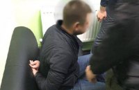 В Киеве злоумышленник требовал с предпринимателя $20 тыс., прикрываясь "связями" в прокуратуре