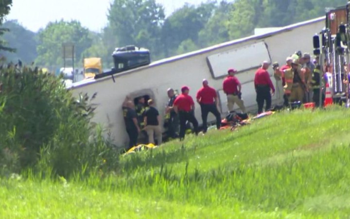 У штаті Нью-Йорк перекинувся туристичний автобус, є загиблі