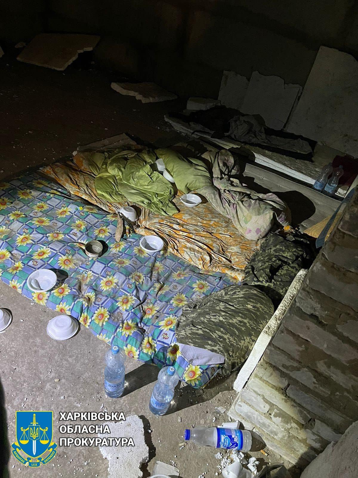 Прокурори провели огляд у підвальному приміщенні так званої «Народної міліції» в смт Козача Лопань, де під час окупації російська армія катувала людей.