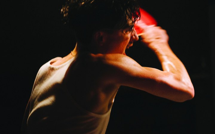 “Марті Супрім. Геній комбінацій”: гроші, пес та дві ракетки 