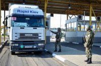 ДержНС розвантажила 40 зі 112 вантажівок із гуманітарною допомогою