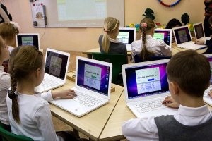 Китай пожертвував українським школам 16 тисяч комп'ютерів