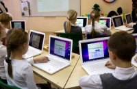 Китай пожертвовал украинским школам 16 тысяч компьютеров