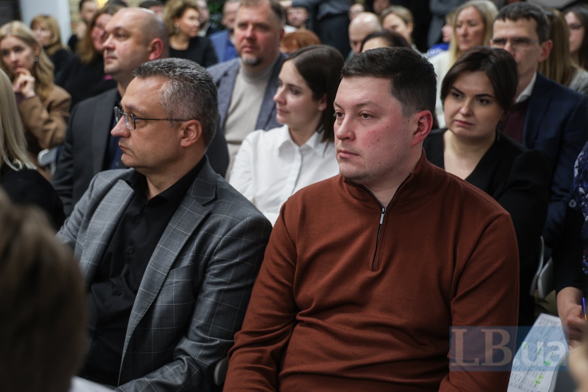 директор Департаменту оподаткування фізичних осіб ДПС Володимир Кизима і заступник Голови ДПС Сергій Лисеюк (праворуч)