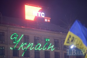 На Майдане - традиционный концерт, часть протестующих готовится ко сну