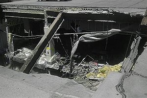 В Канаде крыша торгового центра рухнула на покупателей