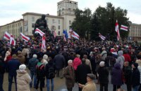 Оппозиция провела в Минске шествие под бело-красно-белыми флагами