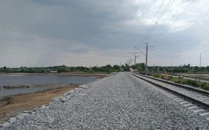 Укрзалізниця відремонтувала ділянку, яка просіла після підриву Каховській ГЕС росіянами