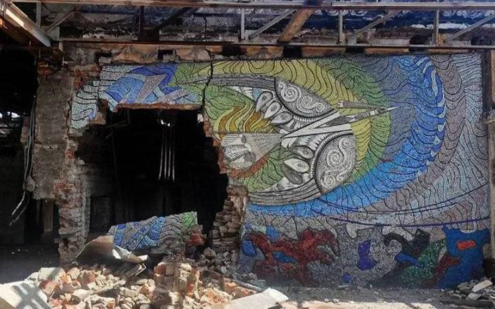 В окупованому Маріуполі частково зберіглася мозаїка Алли Горської «Боривітер»