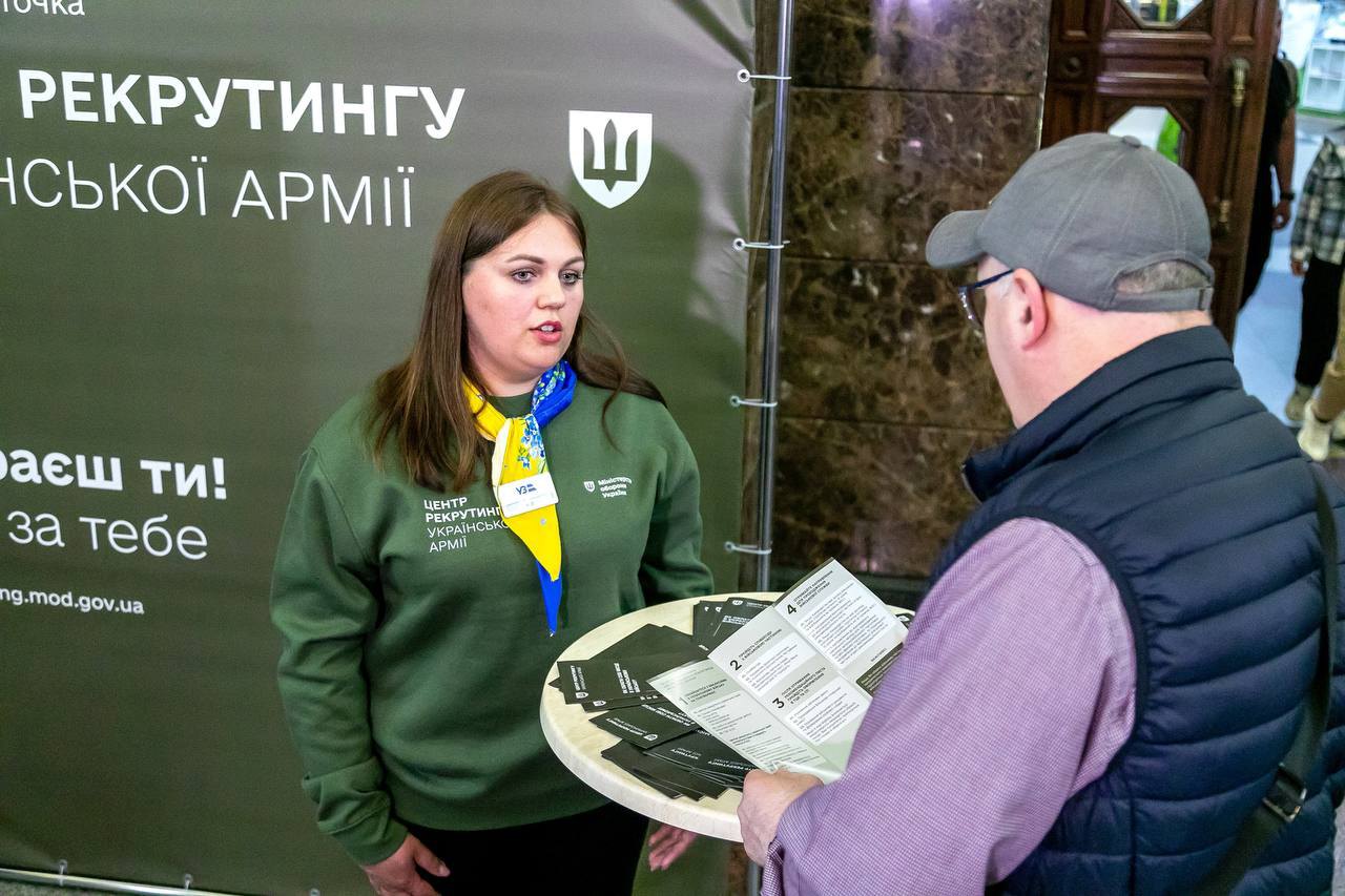 Пункт рекрутингу на залізничному вокзалі Києва