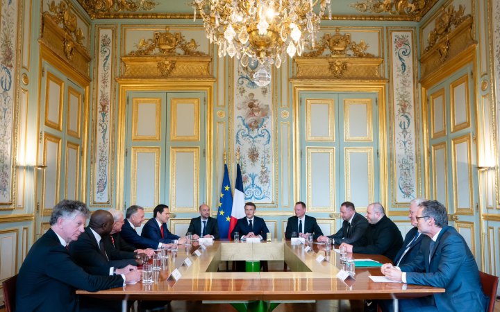 Головне за четвер, 17 квітня: авіаудар по Куп’янську, понад 110 боєзіткнень, перемовини в Парижі