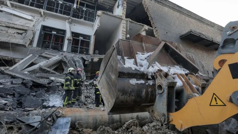 Наслідки удару по одній з ТЕЦ, яку атакували росіяни вночі проти 3 лютого