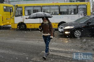 Центр Киева парализовало из-за первого снега