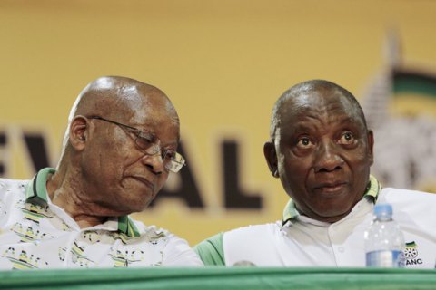 Президент ПАР пішов у відставку