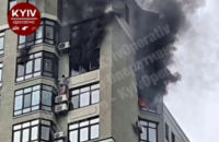 В Киеве человек вылез на кондиционер на 23-м этаже, спасаясь от пожара этажом выше (обновлено)