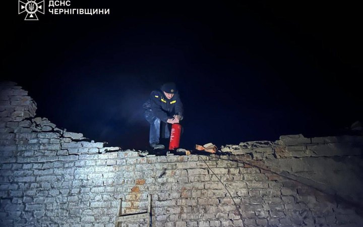 РФ зруйнувала адмінбудівлю на Чернігівщині