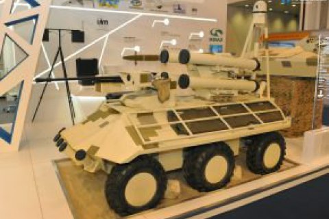 Украина презентовала обновленный беспилотный БТР "Фантом" на выставке в ОАЭ