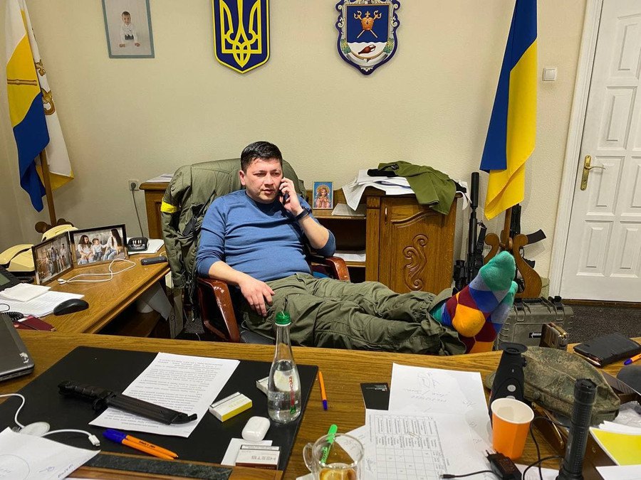 Віталій Кім в своєму робочому кабінеті.