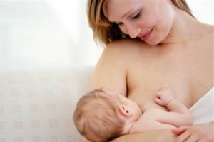 Материнське молоко провокує алергію на горіхи, - дослідження