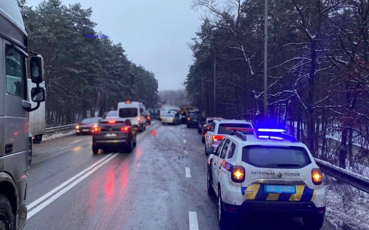 У Києві сталася ДТП за участю 13 автомобілів