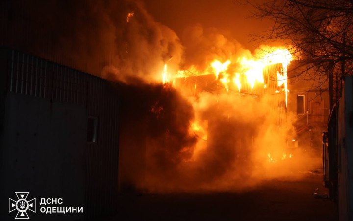 Наслідки ворожих обстрілів: мешканців Одеси попередили про погіршення якості повітря через велику кількість пожеж