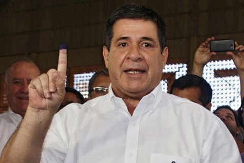 Президент Парагваю достроково пішов у відставку