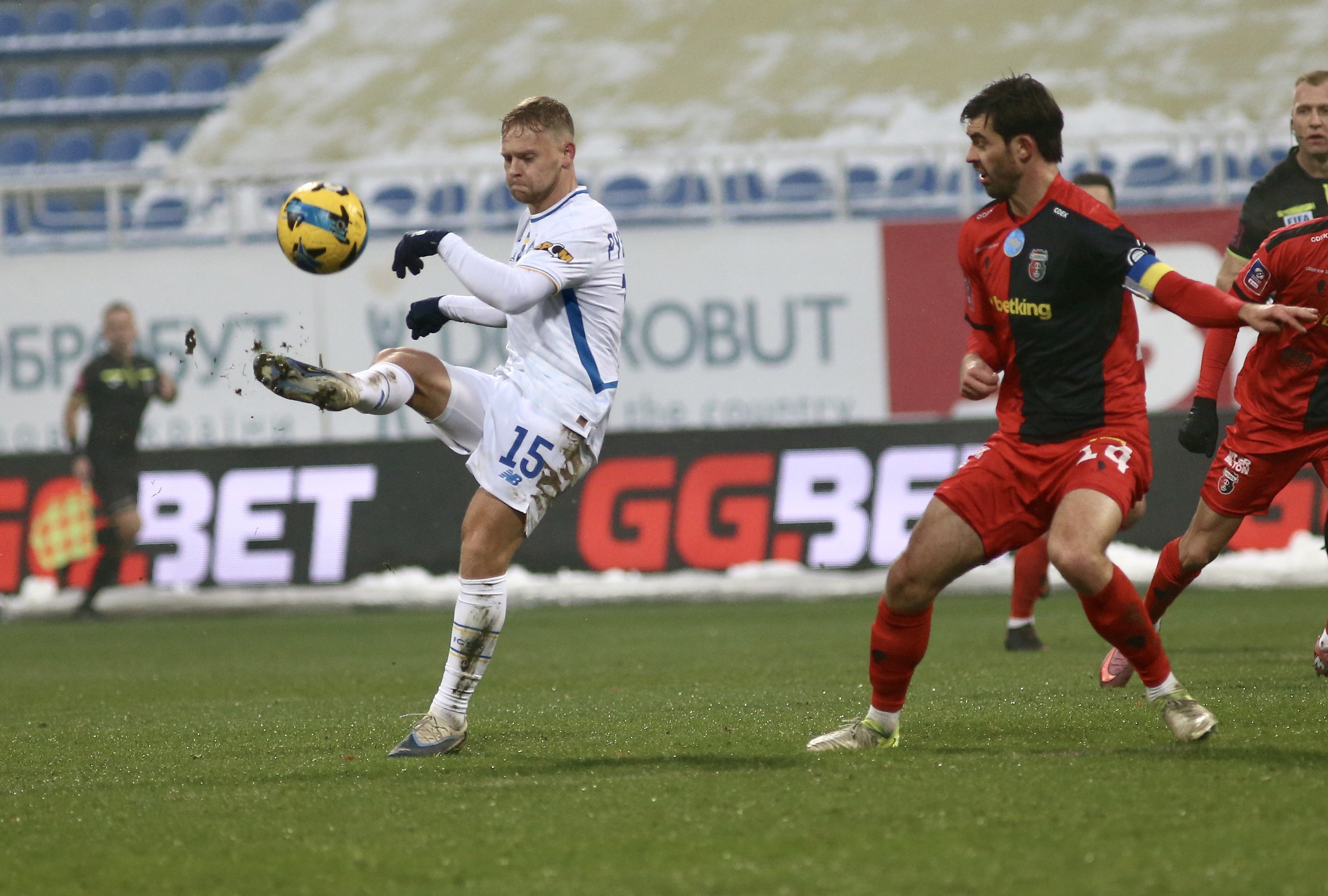 Рубчинський намагається віддати пас