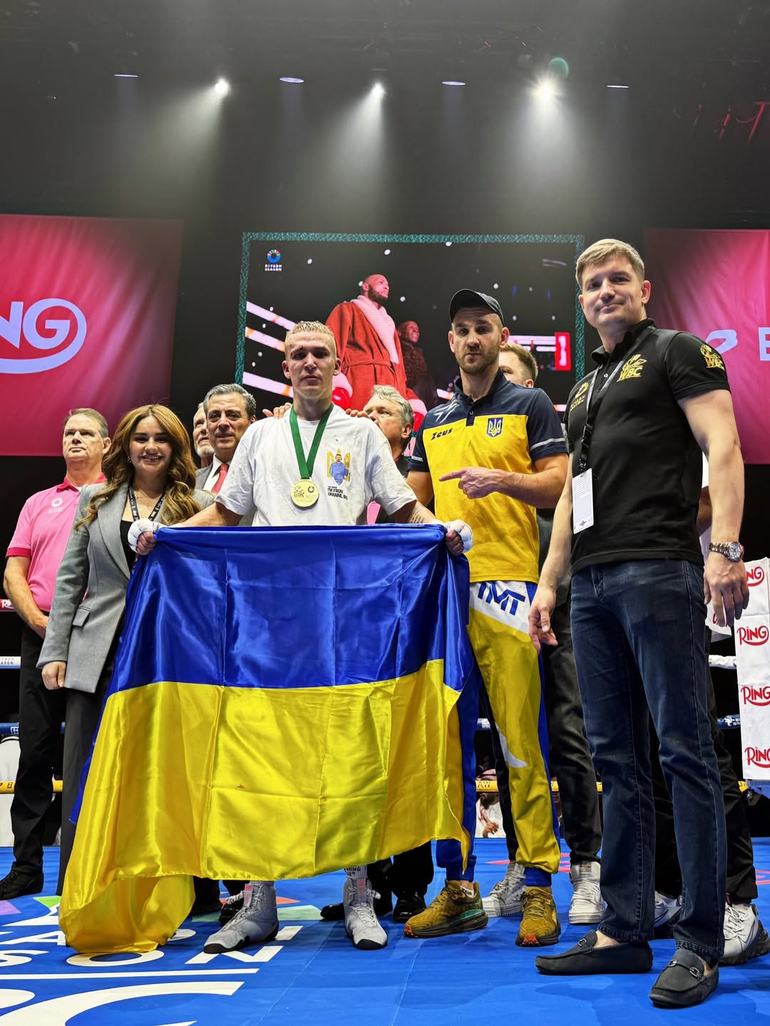Команда Данила Лозана після півфінального бою на Гран-прі WBC