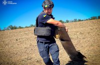 На Київщині рятувальники знешкодили уламки ракети з бойовою частиною