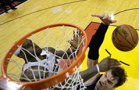 "Голден Стейт" разбил "Хитс" в домашнем поединке в НБА