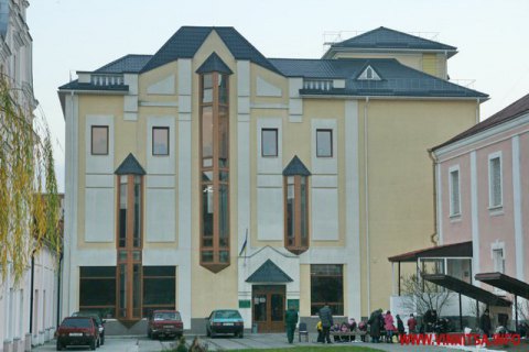 Вінницький краєзнавчий музей прийняв перші демонтовані за декомунізацією пам'ятники