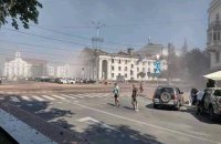 Росіяни вдарили ракетою по центру Чернігова, є загиблі та поранені (оновлення)