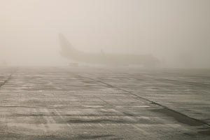 Аэропорт "Киев" из-за сильного тумана не принимает самолеты