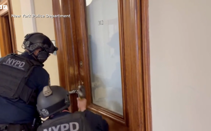 Поліція Нью-Йорка арештувала десятки учасників пропалестинського мітингу, які заблокували будівлю університету