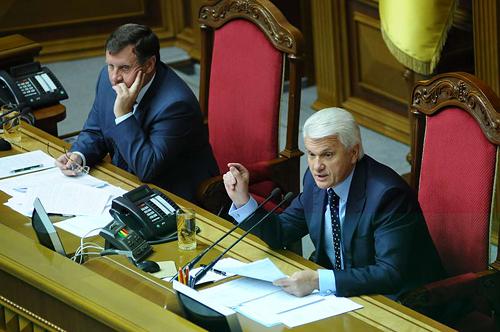 Неожиданно для всех Литвин предложил парламенту самороспуститься