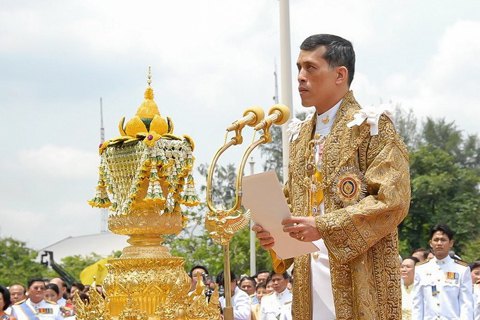Король Таиланда подписал декрет о проведении выборов