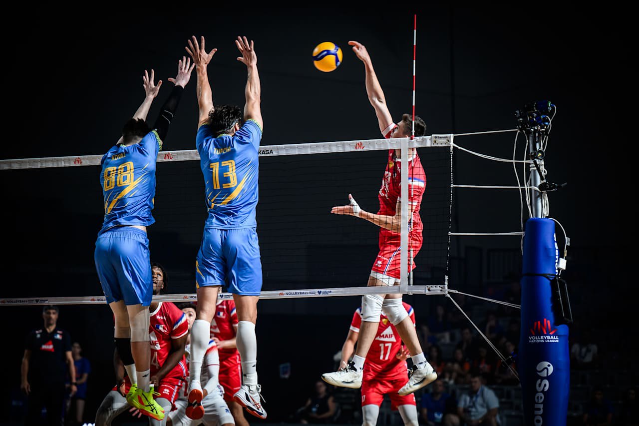 Збірна України грає в захисті проти Франції