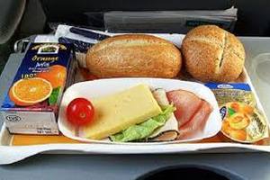 На борту американского самолета в бутербродах нашли иголки
